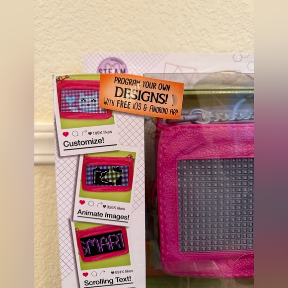 Project Mc2 Pixel Purse Pink Medium Interactive Electronic Purse iOS Android - Picture 5 of 9